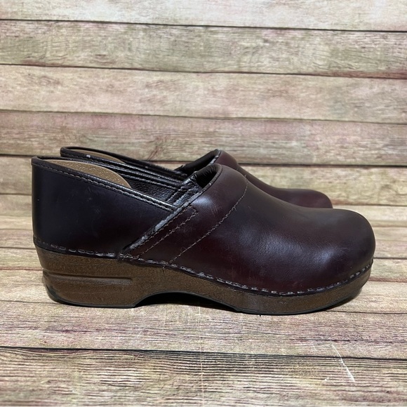Dansko Brown Leather Nursing Clogs - Picture 3 of 9
